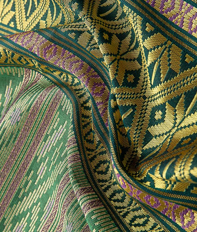 Ingearach Stripe Óir Snáithe Poly-Cotton Sarong Fabraic